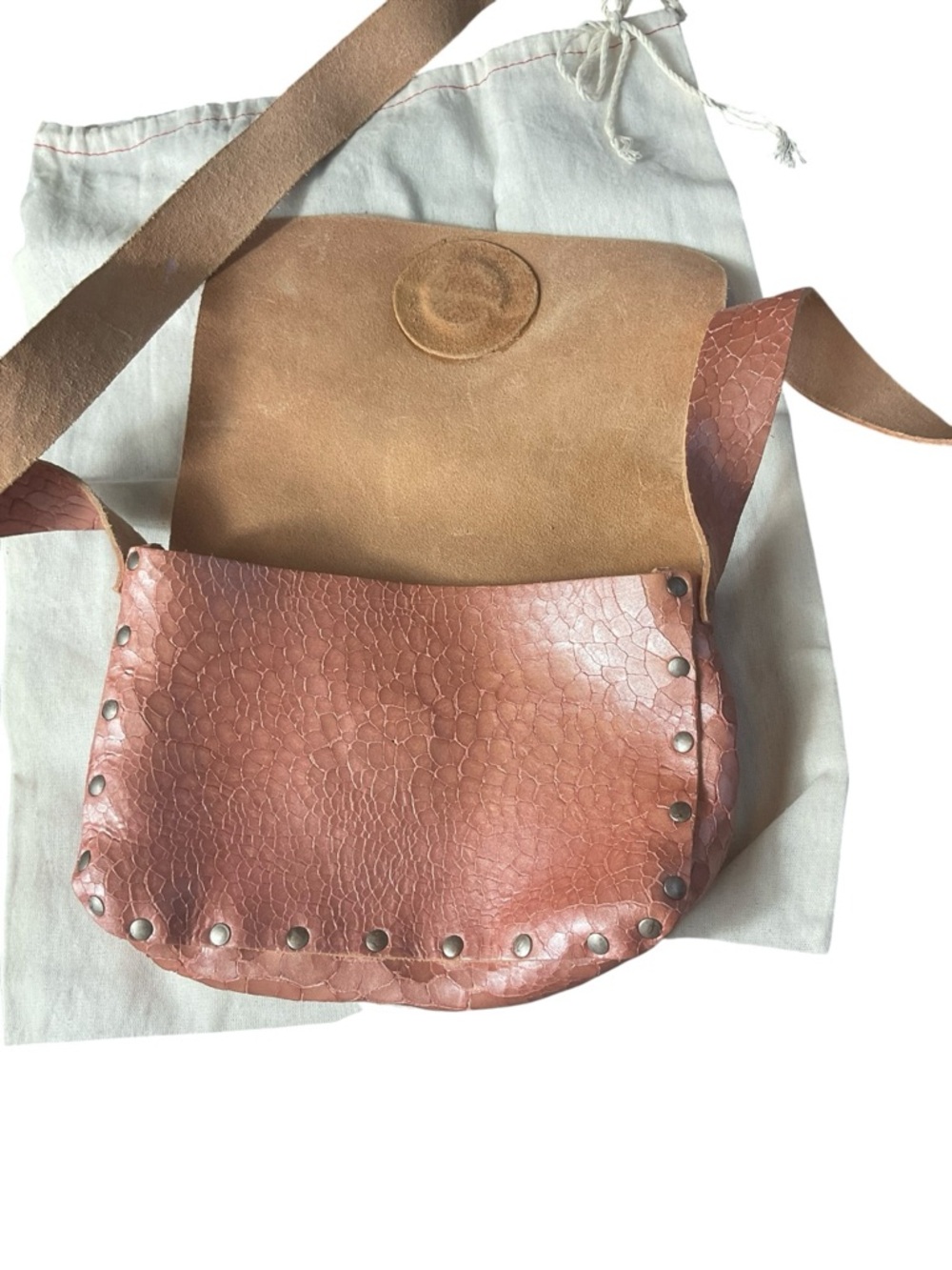 Cydwoq Telegraph Bag in Crackled Champagne Leather NWOT - Picture 11 of 12
